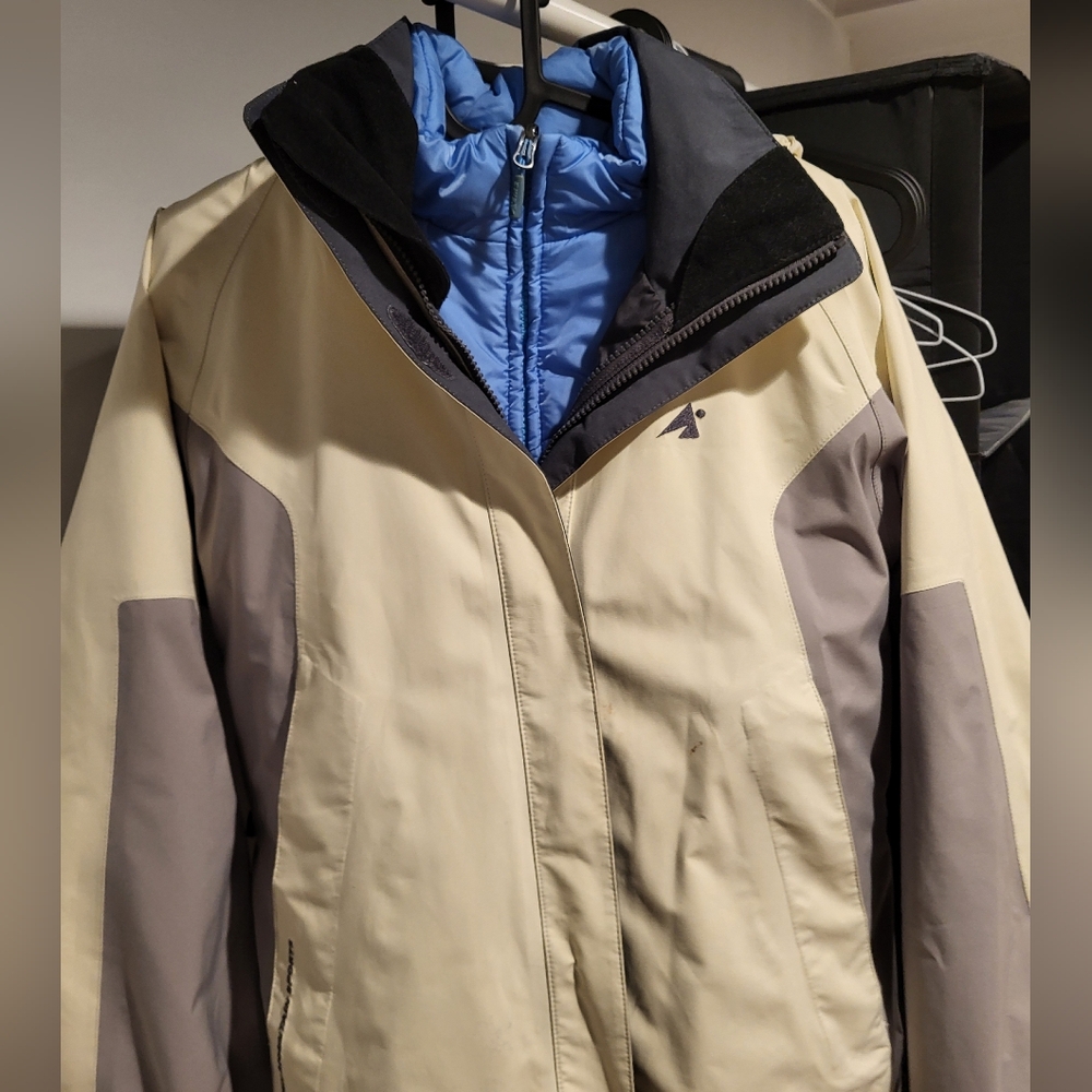 Womens Cream &Gray Eastern Mountain Sports Goretex Coat w/ Inner Primaloft Layer